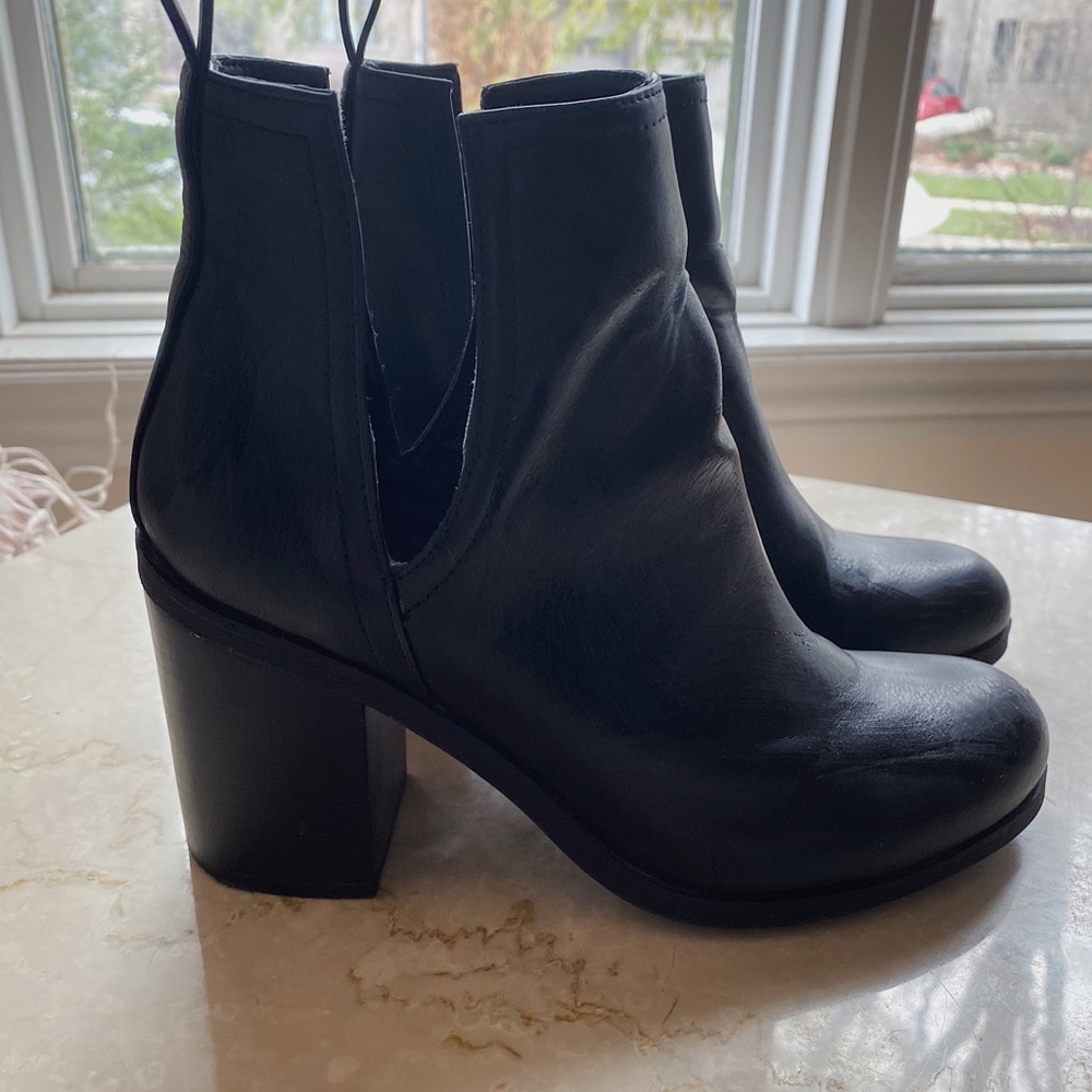 Lipstik Ankle Cut Booties